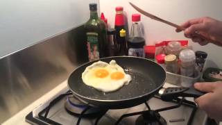 Flipping egg in slow motion (epic!!)