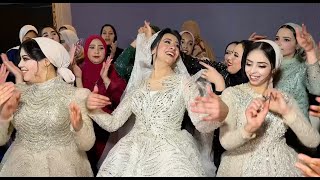 بجد جميلة اوووي 😍 شاهد فرحة اصحاب العروسة لما تكون من قلبهم