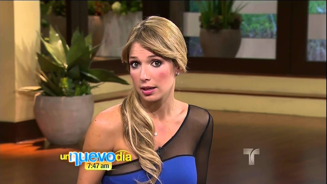 Alessandra Villegas 2012/10/16 Un Nuevo Dia HD; Blue dress, sheer
