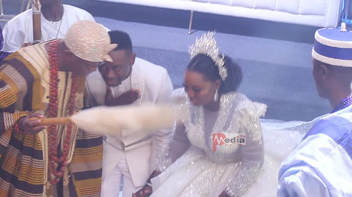 SEE HOW LATEEF ADEDIMEJI AND HIS WIFE BIMPE SHOW RESPECT KINGS AS THEY BLESS THEM