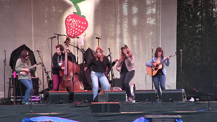 Della Mae Entire Set at Strawberry 2019