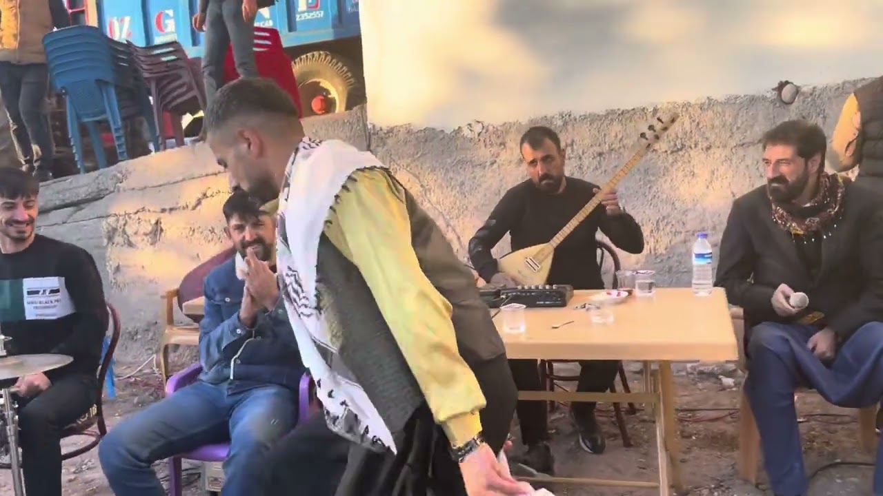 Tılık köyü yanıyor bismilliçeto Hozanmuzafer mehmetSergelya govendger Olcay halay esmerim cepik şovu