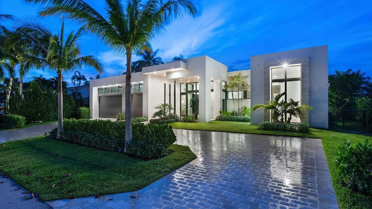 $5,995,000! An architecturally impressive home with a stunning outdoor area in Boca Raton Florida