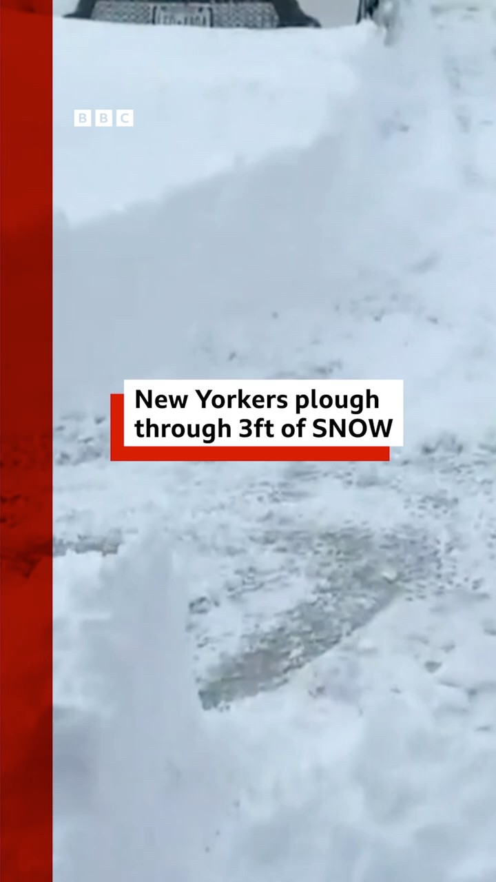 New Yorkers plough through 3ft of snow. #NewYork #BBCNews