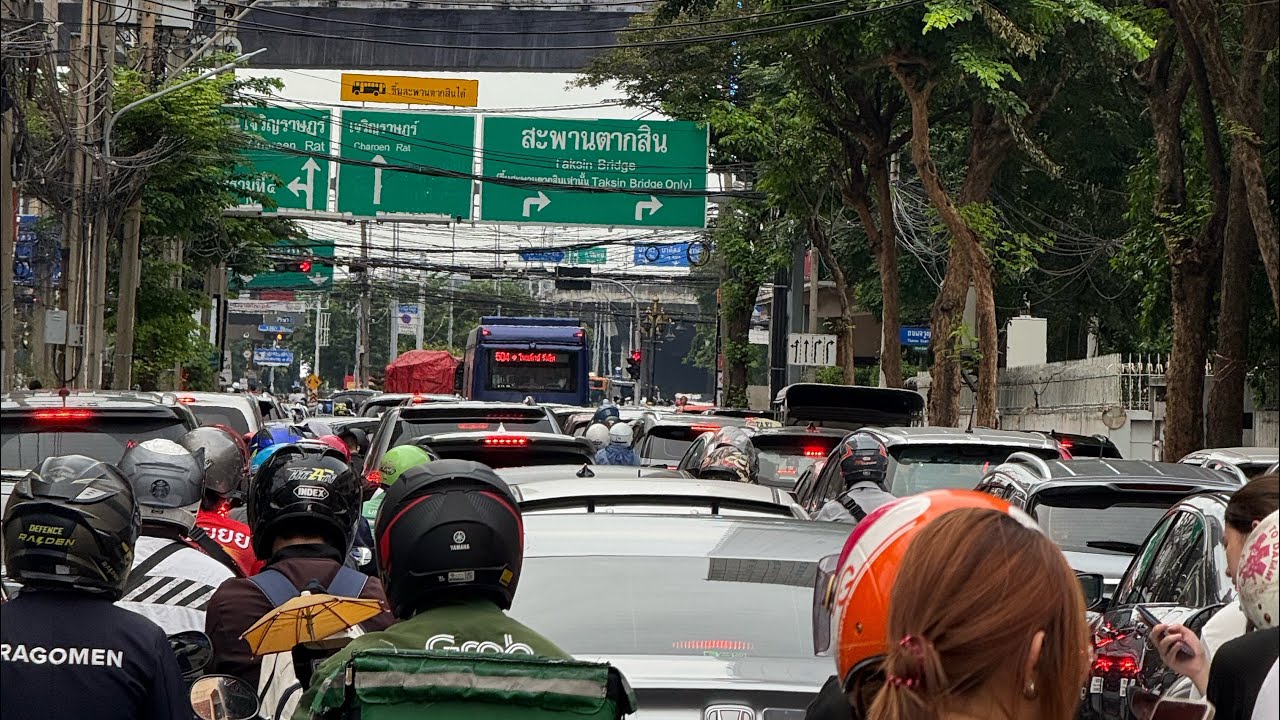 ขับมอไซค์ตะลุยกรุงเทพ!!! สามย่าน วัดอรุณ ถนนเจริญกรุง ถนนบรรทัดทอง ถนนเพชรบุรี 