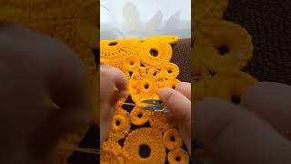видео: Простой способ соединения круглых мотивов. #handmade #сумкакрючком #ирландскоекружево #мотивыкрючком картинка: Простой способ соединения круглых мотивов. #handmade #сумкакрючком #ирландскоекружево #мотивыкрючком