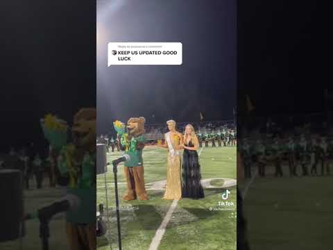 アメリカの高校で 初めてホームカミング クイーンに男子生徒が選ばれる うつくしいドレスを見にまとい 大勢の人から歓声がおくられる 動画あり Tvgroove