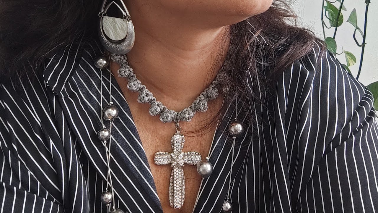 Colar de macramê com nó pipoca 