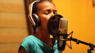 Video thumbnail of "Jezle Lou Laureto - Bakit"