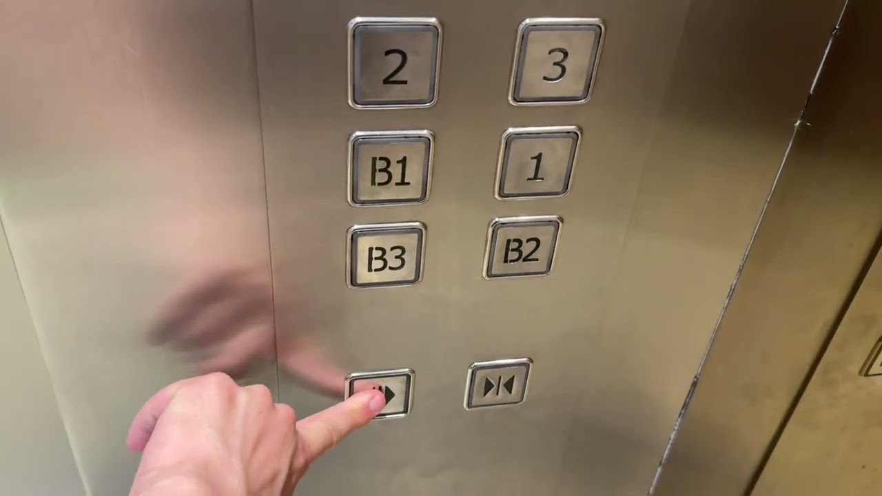 Тяговые лифты Mitsubishi в торговом центре Paradise Valley Mall в Пекине, Китай