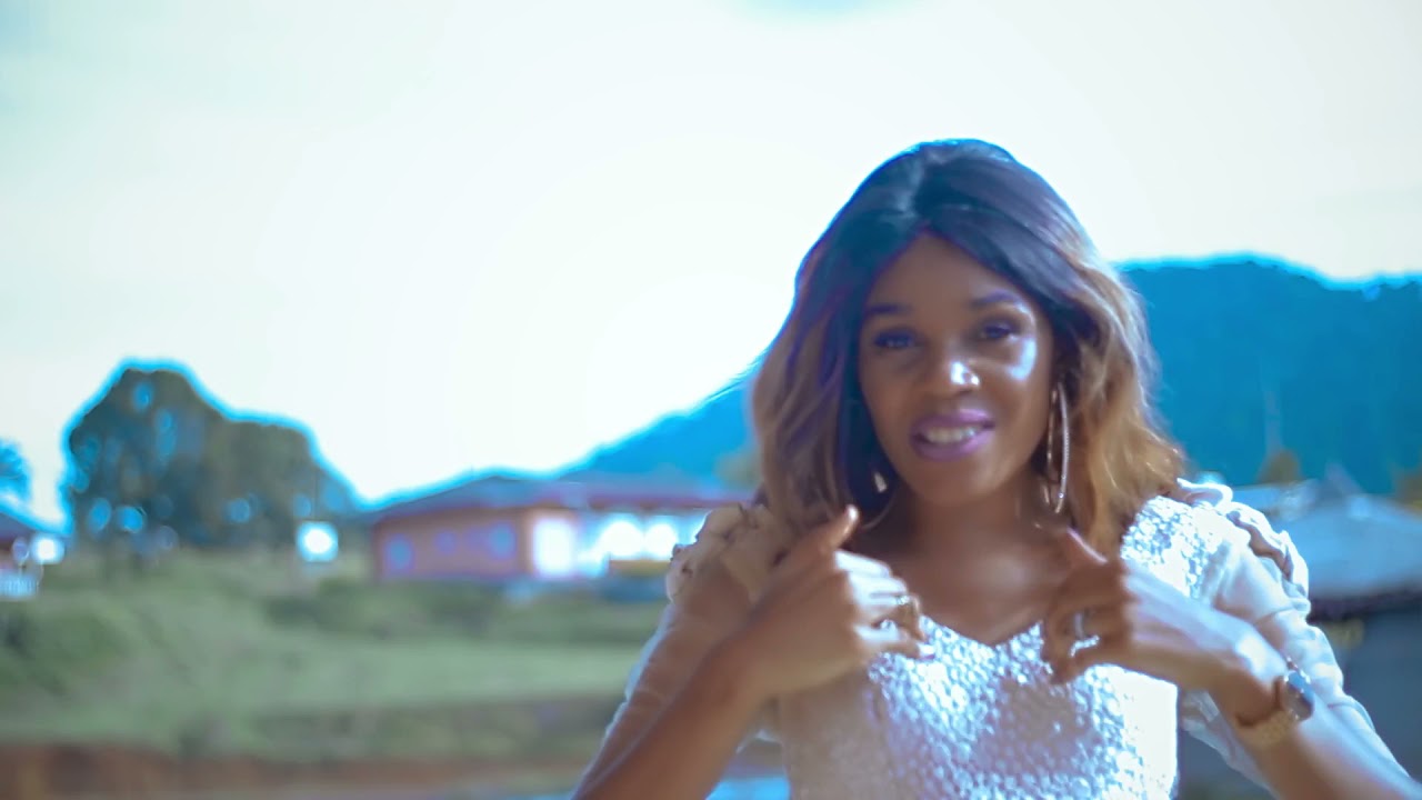 Bite'e Christel feat Van Ava - Ecoute ma voix ( clip officiel )