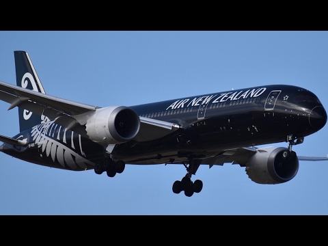 STUNNING Air New Zealand ALL BLACK 787-9 Landing at Melbourne Airport