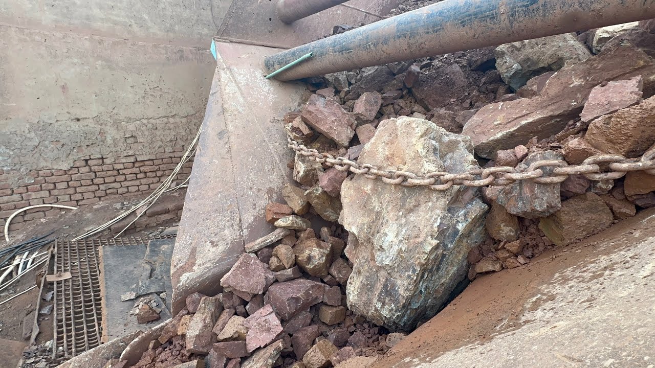 Dangerous Hopper Jam | Worker Breaks Giant Stones with Hammer & Steel Rod”