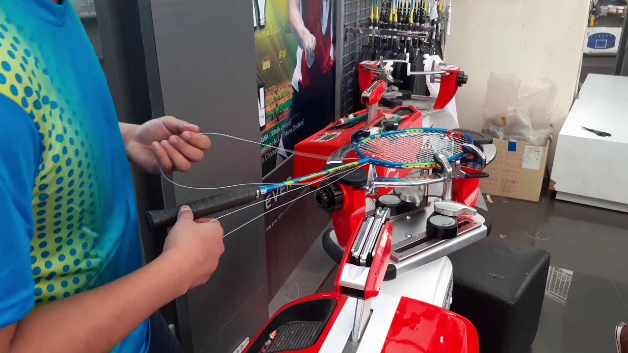 ขึ้นเอ็นไม้แบดมินตัน By เจ๋ง apacs Sport World Fashion Island YouTube