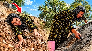 Download lagu 🔥 Zainab Repaired the Cottage Roof Alone, But Suddenly Fell! 😱⛰️