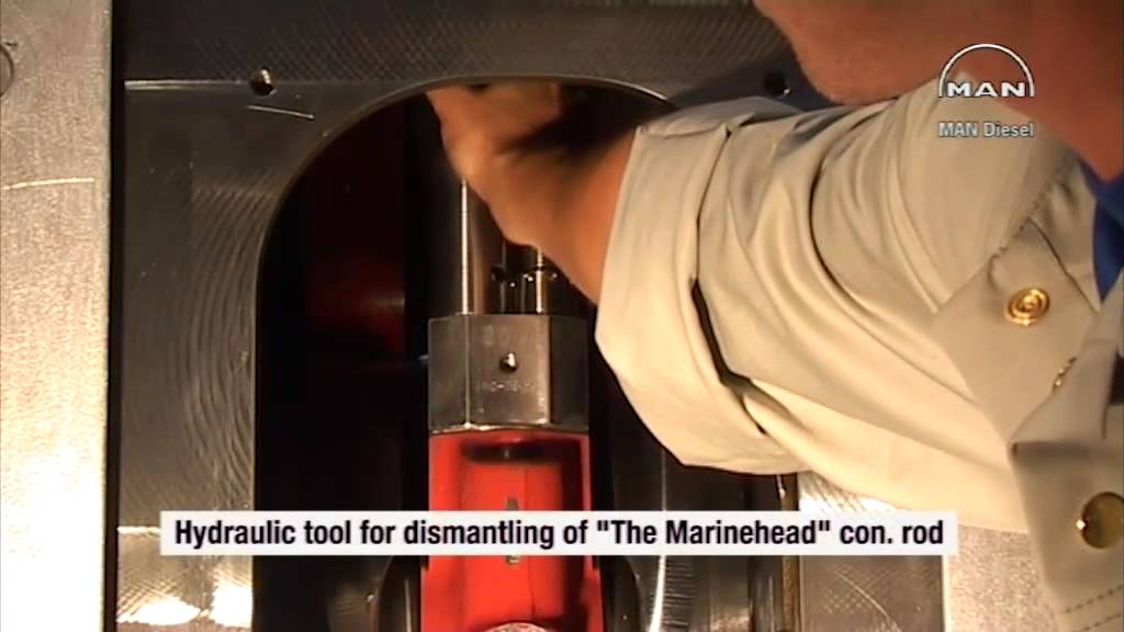 L21/31 Dismantling of Cylinder Unit from Engine