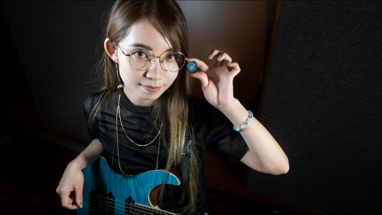 Hazuki, la guitarrista fiable de Nemophila y Koiai