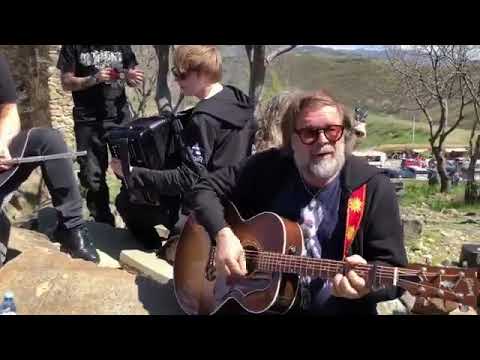 ჯვრის მონასტერთან ბორის გრებენშიკოვს მღვდელმა დაკვრა შეაწყვეტინა | NetGazeti