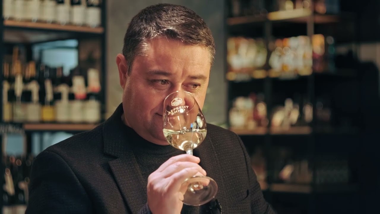 Di Caspico белое полусладкое вино