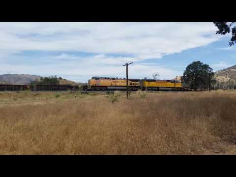 Locomotive 6495 stopping next to a derailment Tehachapi Loop.