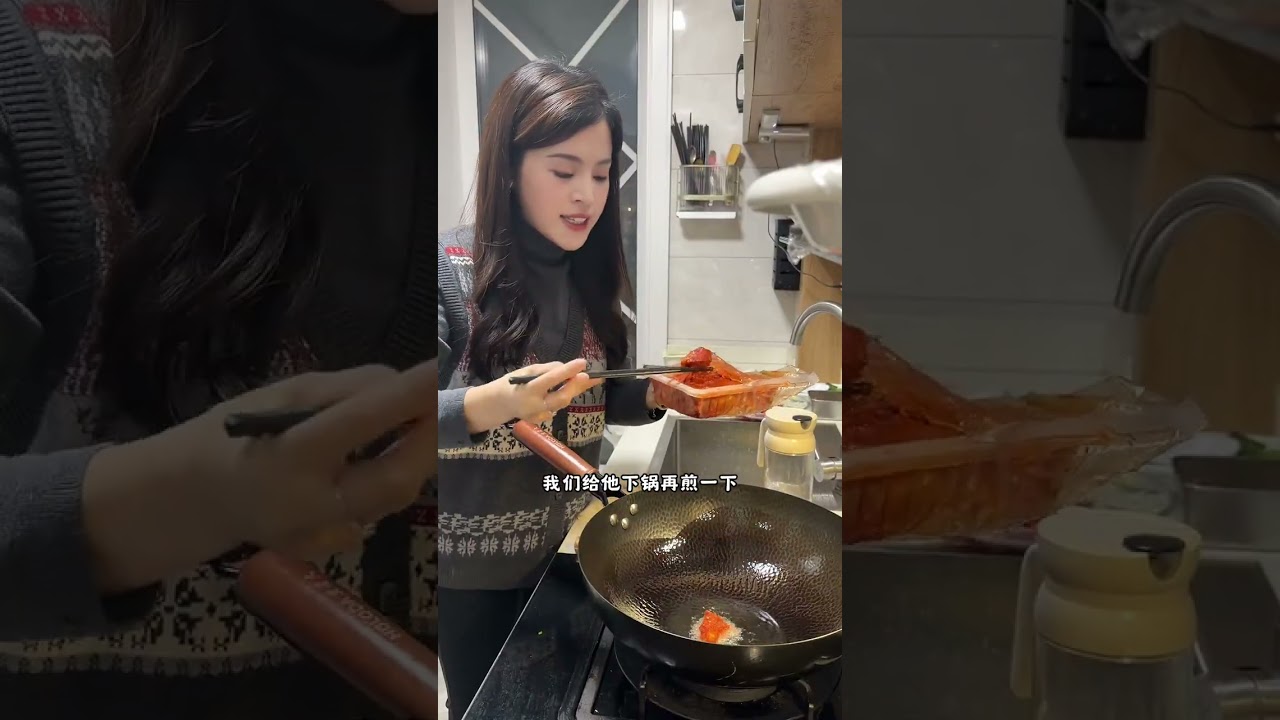 30岁二胎妈妈，约朋友到家里过圣诞节，2个小时准备10菜一汤，以前觉得在外面吃饭很有仪式感，现在却觉得三五好友在家聚会更舒服，愉快的餐桌上，不仅有自己准备的美食，还有笑声和友情的碰……