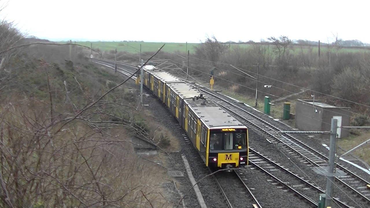 Tyne and Wear Metro - Metrocars 4006 and 4053 arriving into Airport ...