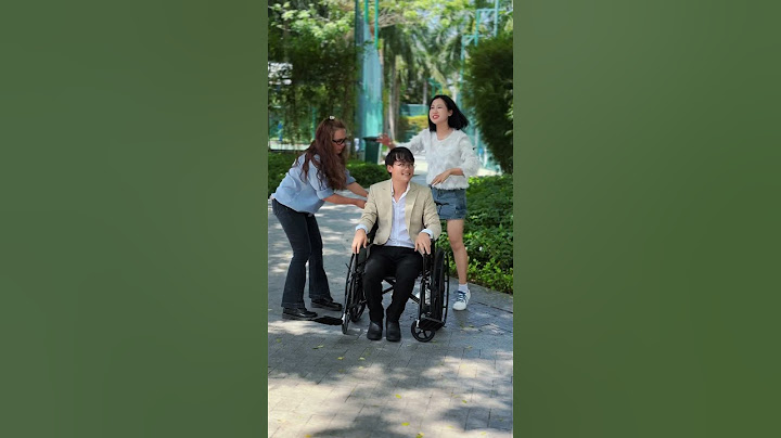 She deserves a gift [CONDA NGUYEN] #condanguyen #kindness #goodman #help #respect
