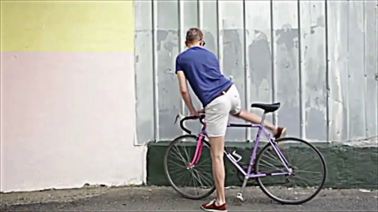 Get on the bike. Get off the Bike. Велосипед стоя 30 дней. Велосипед стоящий на подножке. Get on a Bike.