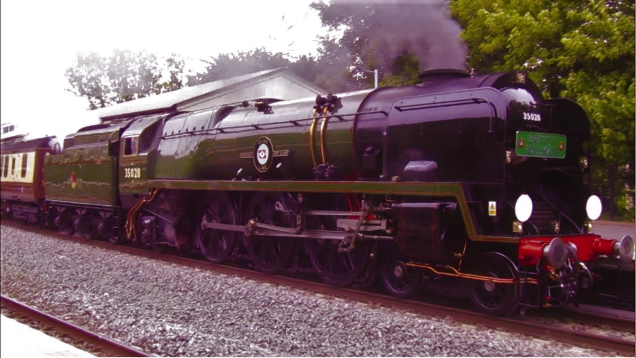 35028 Clan Line on the 'British Pullman' at Bath Spa with an amazing wheel slip!