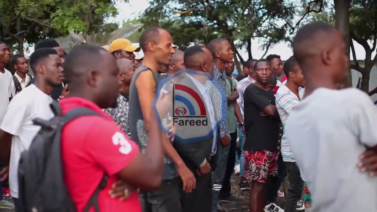 Duga mawe akiwa na kundi lake la waandamizi fani ndani ya kinasa 