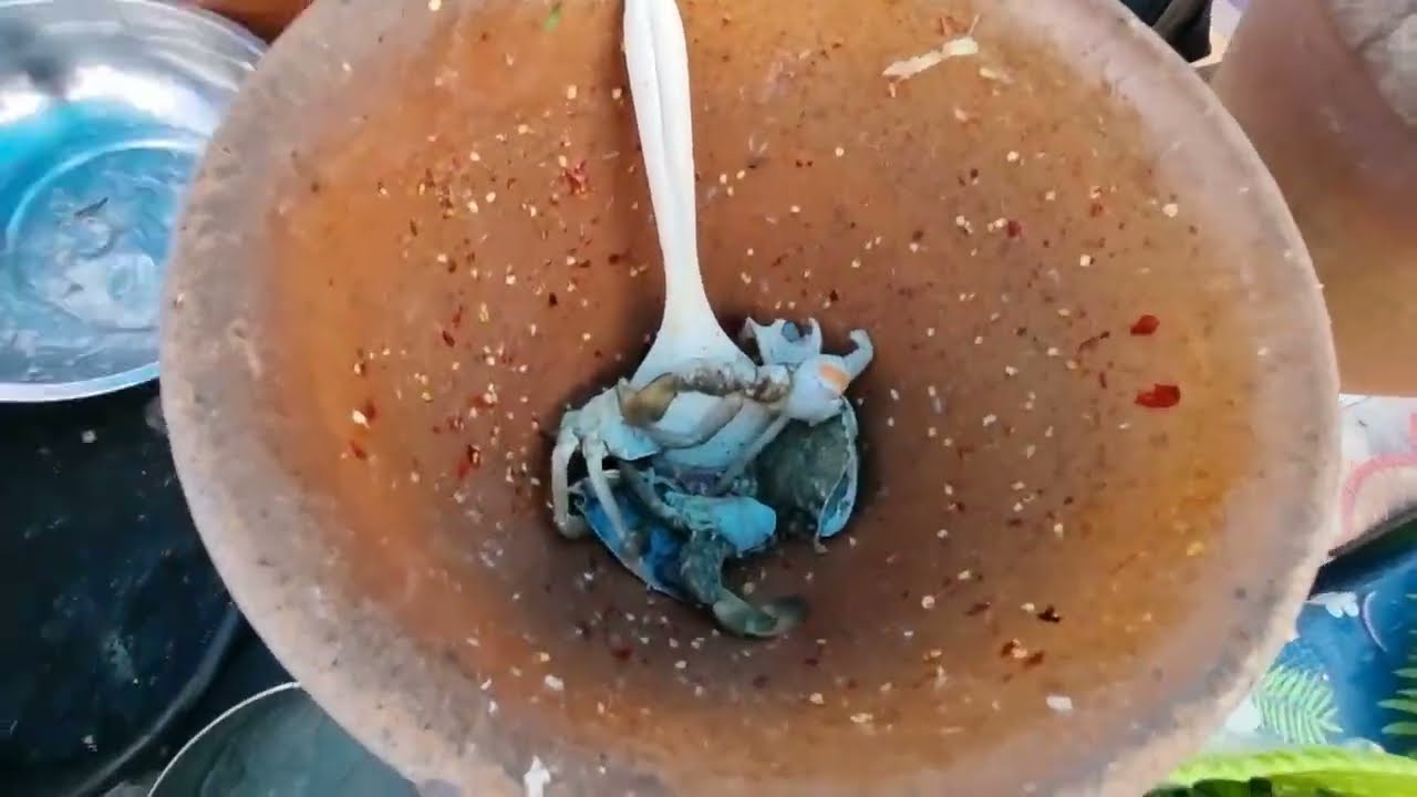 น้ำยำแซ่บจี๊ดเจ๊เล็กยำในครก Jealeak Spicy Seafood Salad Thailand 