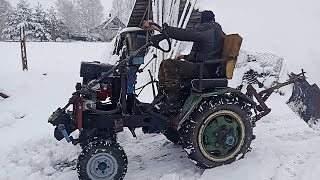 Чистка снега на самодельном мини тракторе.