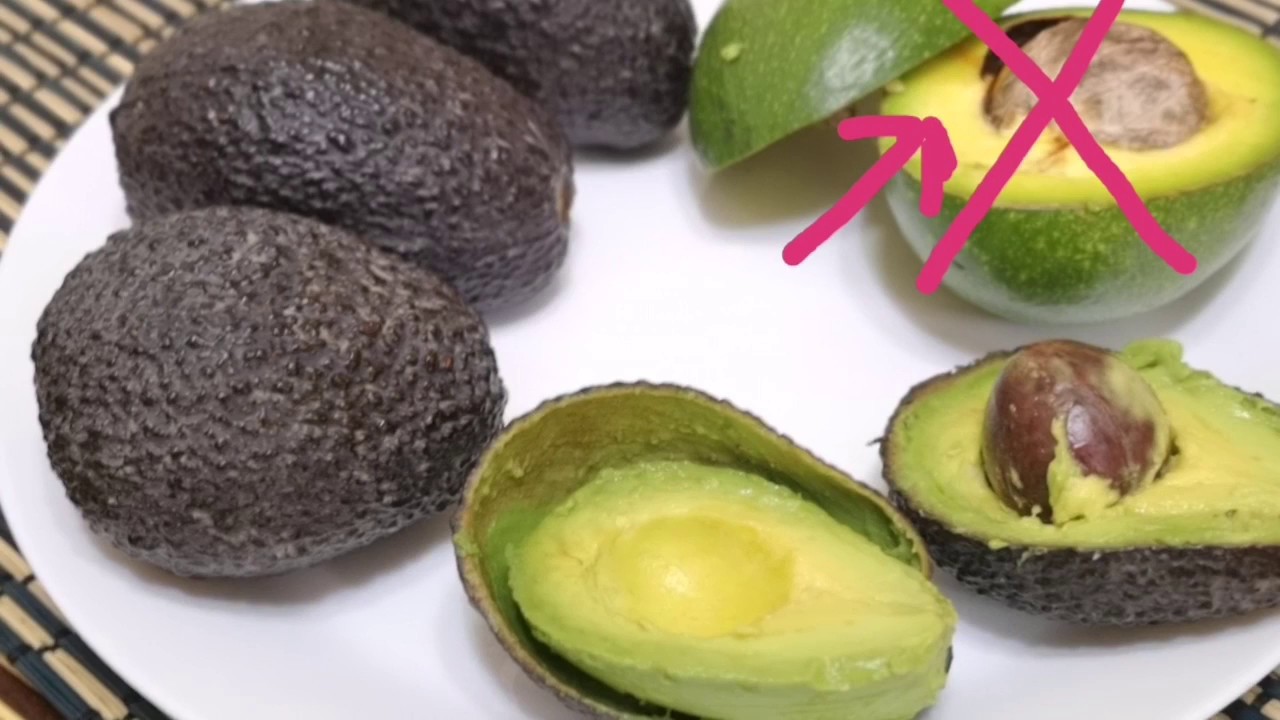 طريقة شراء الأفوكادو كيف يؤكل ازاي تشتري الافوكادو طريقة تقشير الافوكادو طريقة تقطيع الافوكادو