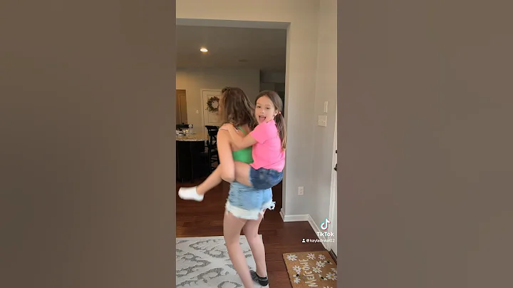 “YOU’RE SPINNING ME AROUND” TIKTOK DANCE 🩷💚 #shorts