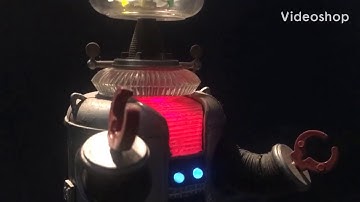 Lost in space Robot - Polar Lights model kit.