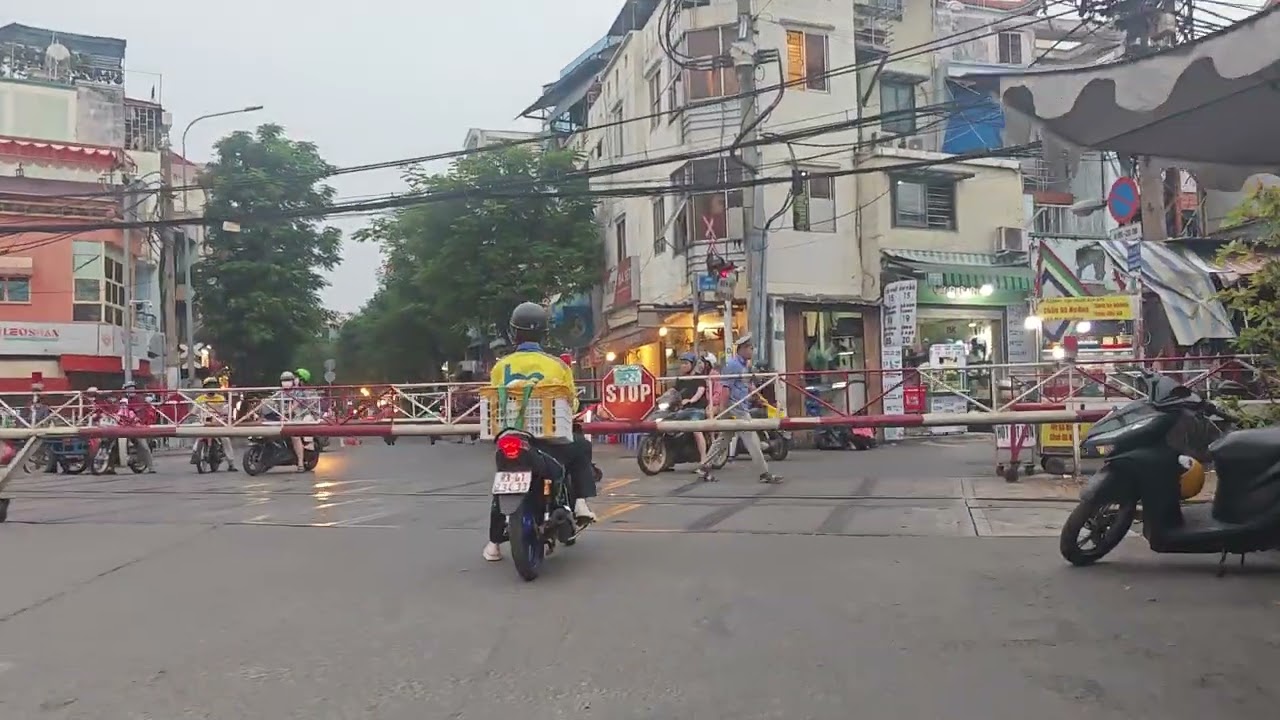 Chắn Đỗ Thị Lời có rất nhiều tàu hoả chạy qua(phần 5)