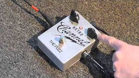 Retro Channel The Fuzz Effect Pedal Demo