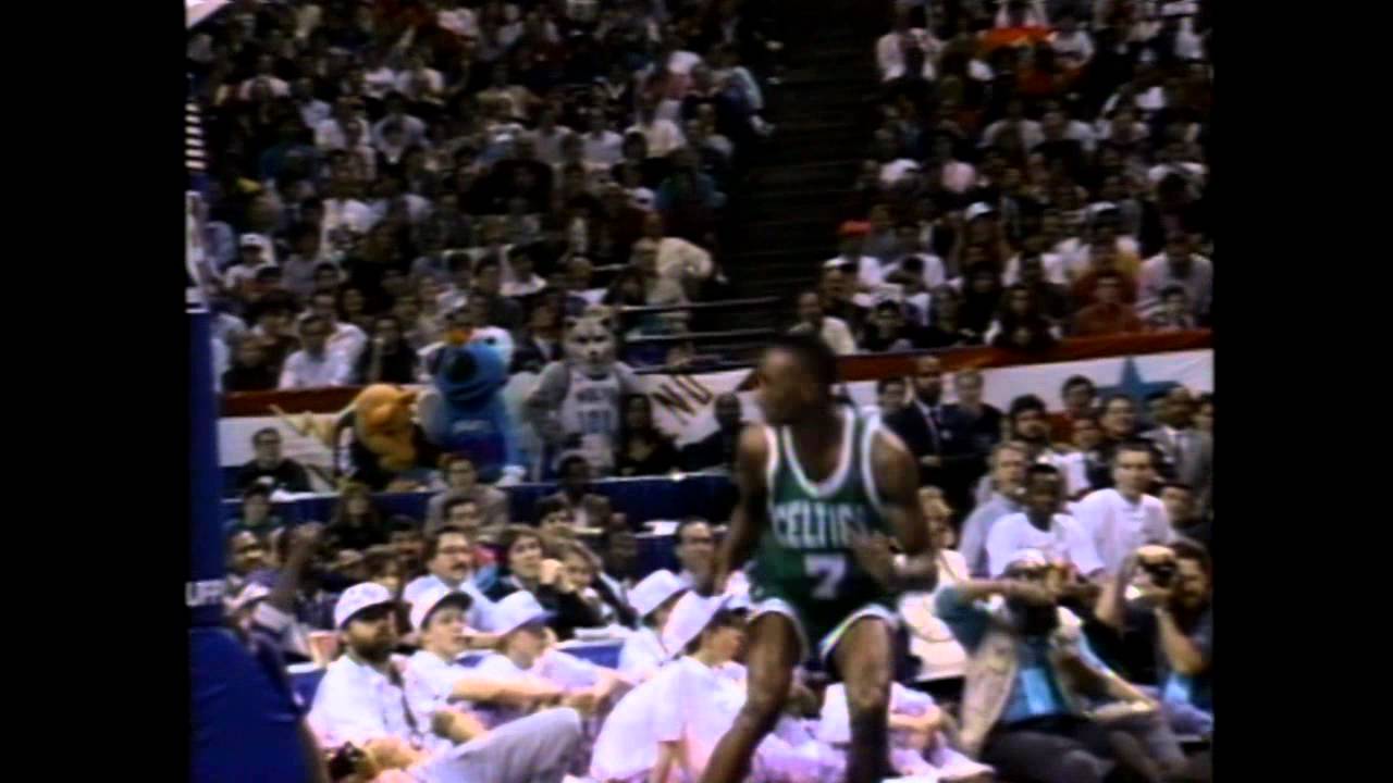 Preseason dunk contest between Vince Carter and Tracy Mcgrady