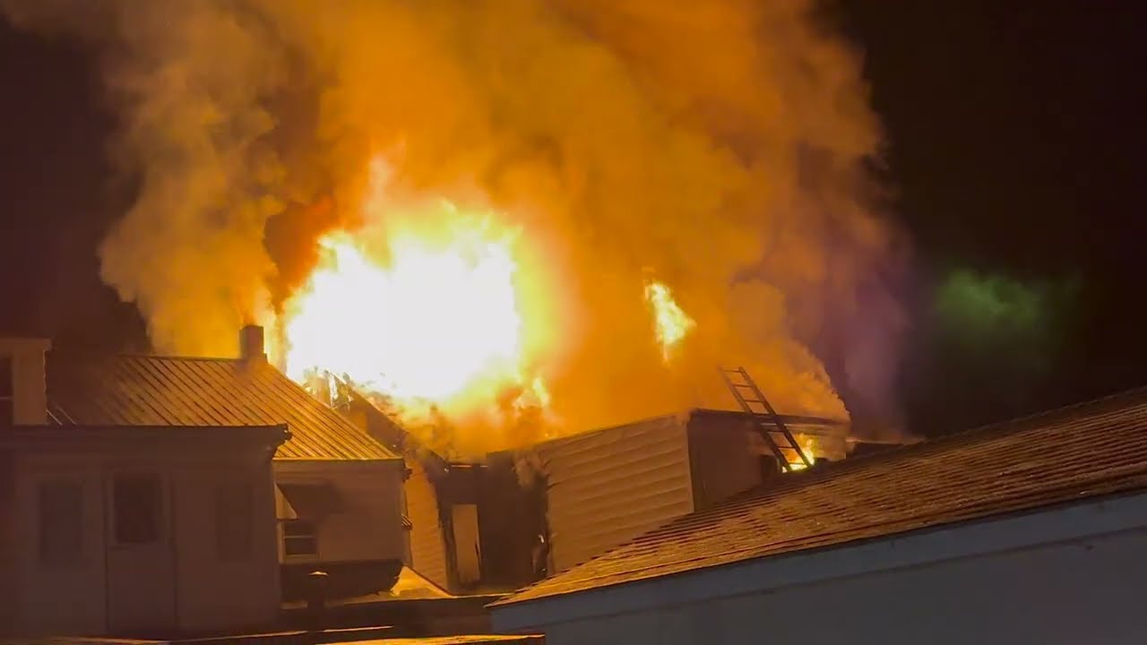 Пожарная часть Шамокина - ул. Ю. Шамокина, 212 - пожар в рядном доме, 2-й сигнал тревоги - 4K