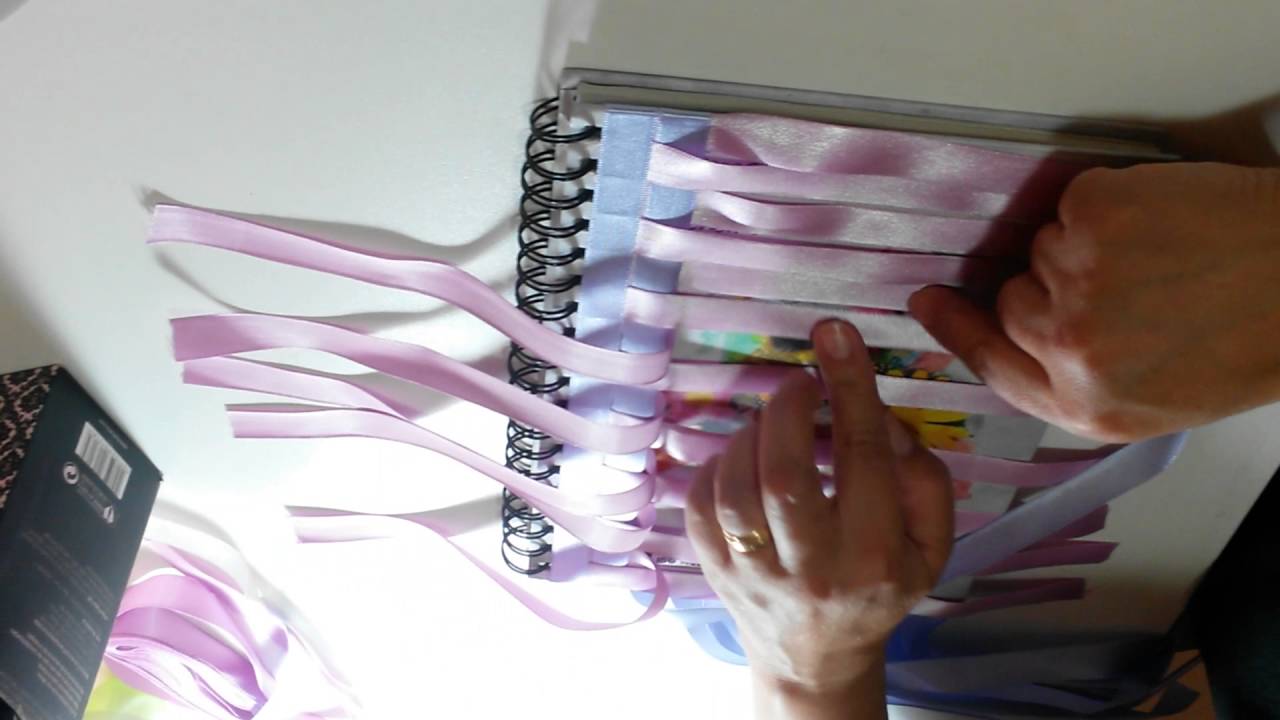 Caderno com fita de cetim