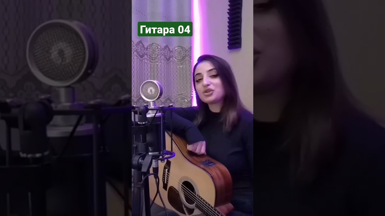 Девушка красиво поет песню вахтеры