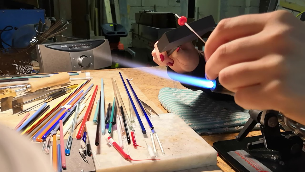 Fabrication d'une perle de verre en forme de cœur