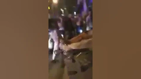 一女子和狗发生性关系，拔不出来，把狗生殖器砍了，拉上医院急救。 我就搞不明白了，大活人有的是，难道狗比人好？ - 天天要闻