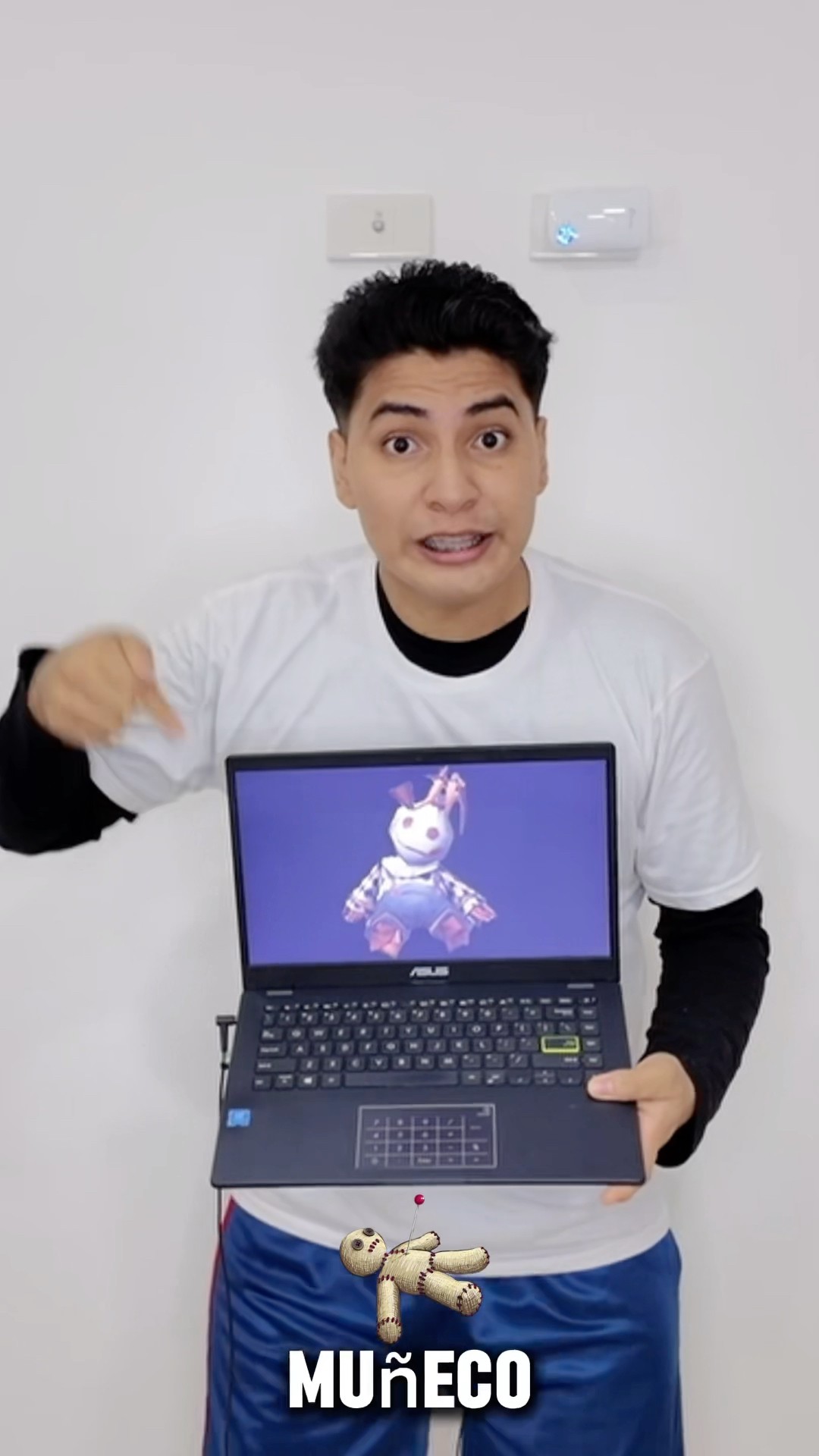 COMPRÉ UN MUÑECO EN LA DEEP WEB ??