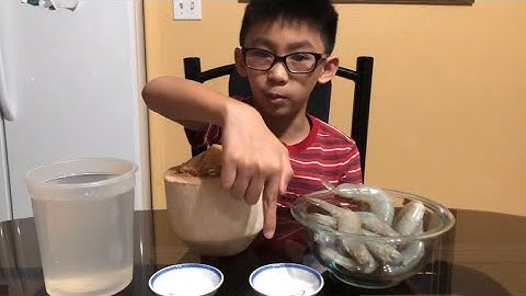Tôm luộc nước dừa boiling shrimp with coconut water