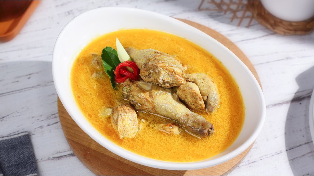 Ayam yang dimasak dalam santan dengan rempah-rempah