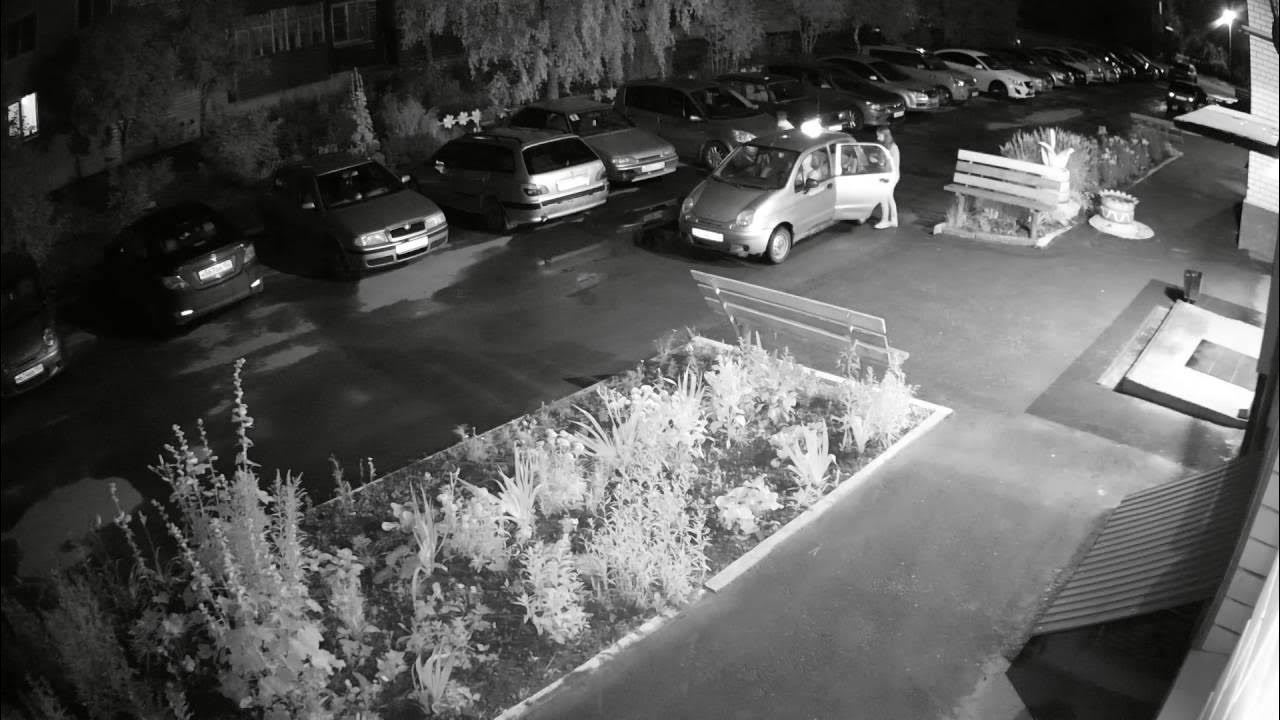 Странные существа с камер видеонаблюдения. Фото с камеры наблюдения на улице. То самое видео с камер видеонаблюдения арины. Камера на улице. Монитор для камеры видеонаблюдения.