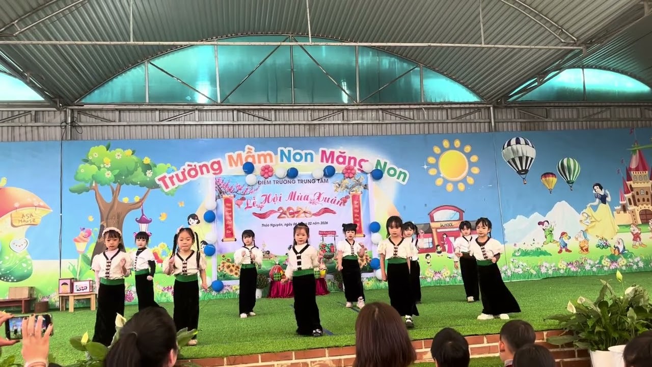 Tiếng khèn mùa ban nở Lớp mẫu giáo lớn trường Mầm non măng non Mộc Châu