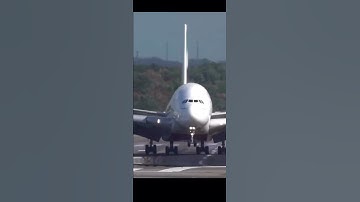 A380 Crosswind landing! (Emirates Pilot Fired After Landing!)