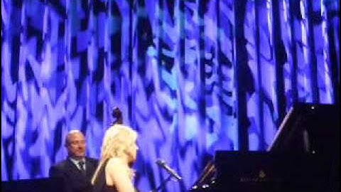 Diana Krall "Walk on by" @ Olympia (Paris)
